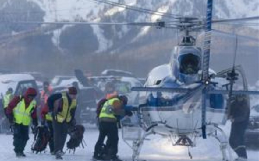 ​Kanadada turistlər qar uçqununa düşüb: 1 nəfər ölüb