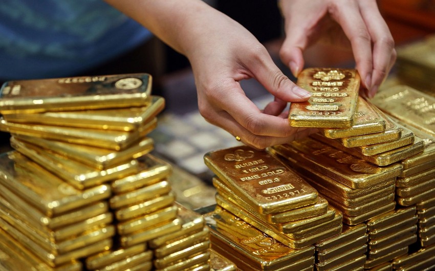 Gold rises on weakening US dollar