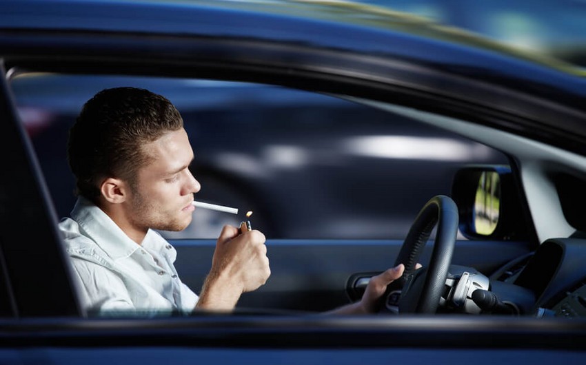 Предлагается запретить курение в автомобилях