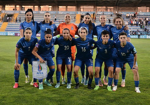 Женская сборная Азербайджана по футболу крупно уступила Венгрии