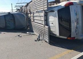 Car carrier overturns in Azerbaijan’s Yevlakh