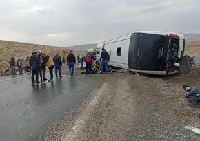3 killed as bus carrying migrants crashes in Turkiye