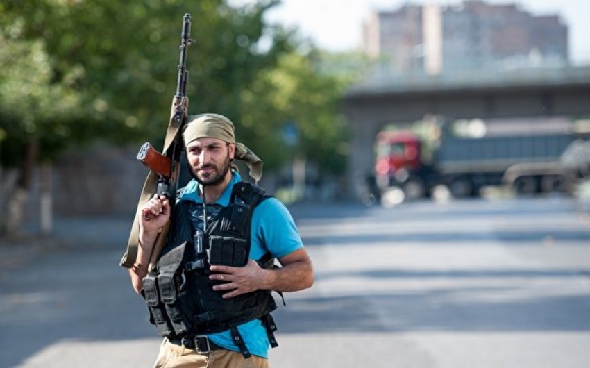 ​В Ереване вооруженная группа открыла огонь, погиб полицейский