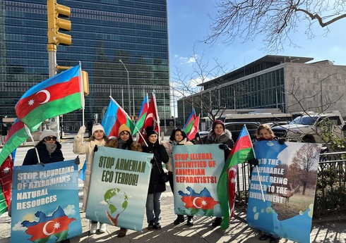 Проживающие в Нью-Йорке азербайджанцы провели мирную акцию перед штаб-квартирой ООН