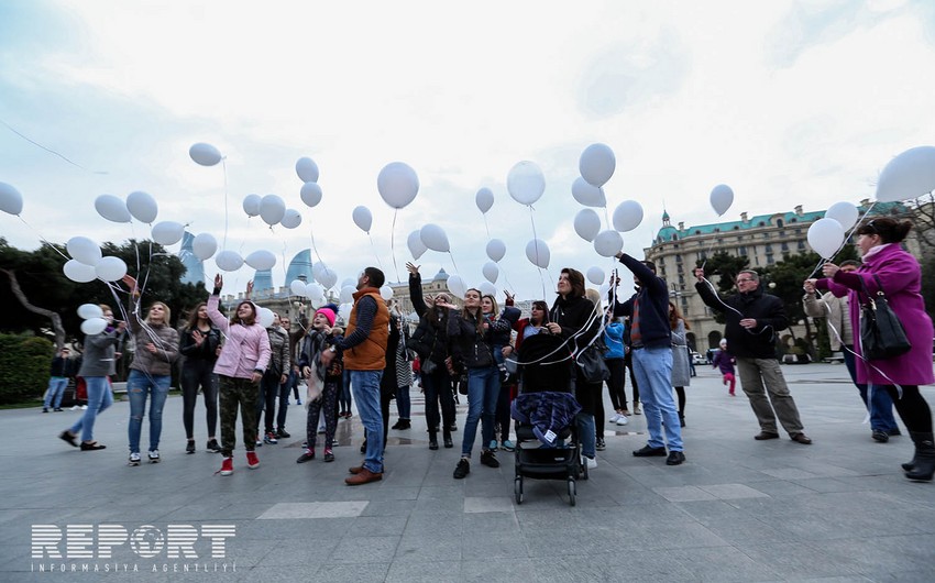 В Баку прошла акция в память о жертвах пожара в Кемерово - ФОТО - ВИДЕО