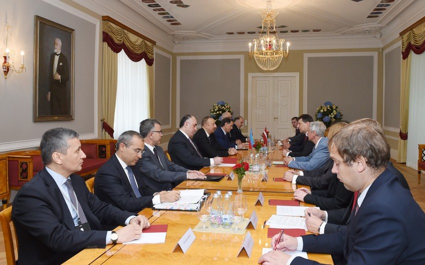 Состоялась встреча президентов Азербайджана и Латвии в расширенном составе