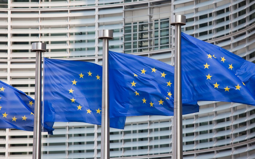 ​ЕС официально подтвердил снятие санкций со 170 белорусских чиновников и трех компаний