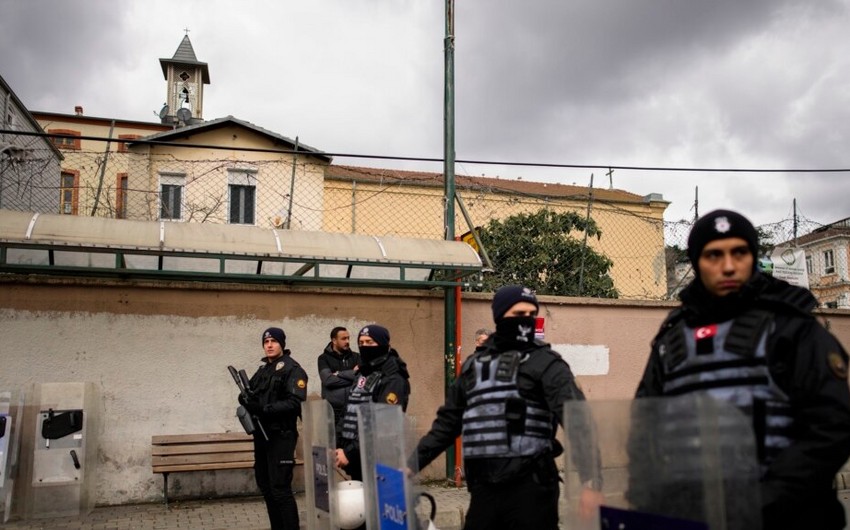 Стрелявшие в стамбульской церкви, предположительно, являются членами ИГИЛ, по делу задержаны до 50 человек