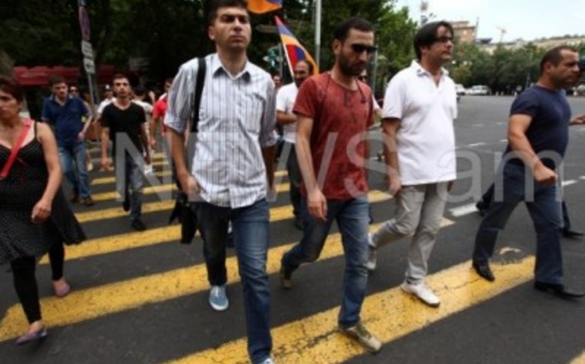 ​В Ереване между демонстрантами и полицейскими произошла стычка