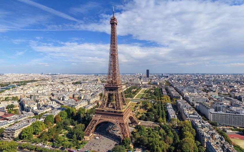 Eiffel Tower closed by strike action