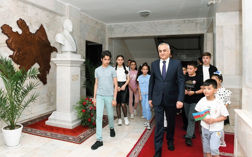 Prezidentin Naxçıvandakı nümayəndəsi uşaqların suallarını cavablandırıb, uşaqlıq arzularından danışıb 