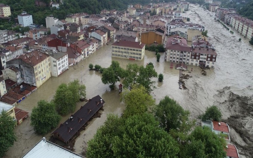 В Турции число погибших при наводнении увеличилось до 38