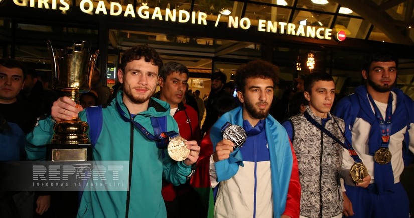Азербайджанские боксеры, завоевавшие 5 медалей на ЧЕ, вернулись на родину
