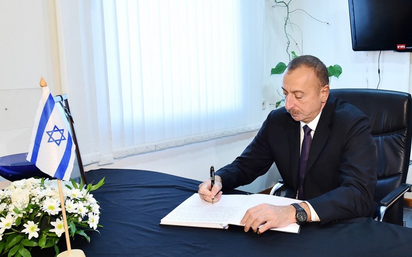 Президент Азербайджана оставил запись в книге соболезнований в связи с кончиной Шимона Переса