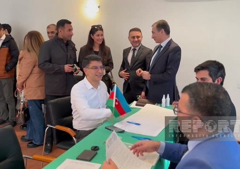 В Румынии наблюдается активность на внеочередных выборах президента Азербайджана