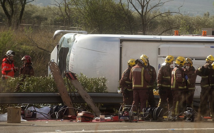 Italy school bus crash, 16 schoolchildren died - UPDATED
