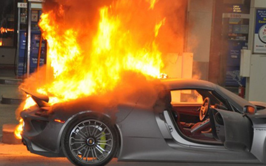 Porsche auto show burns in Hamburg on the eve of G20 summit