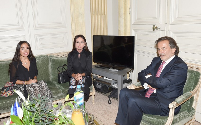 Мехрибан Алиева встретилась с мэром 1-го района Парижа
