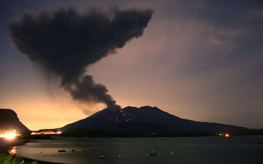 В Японии при извержении вулкана и сходе лавины погиб человек