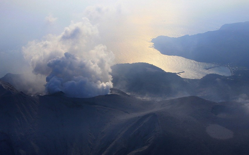 На японском острове Кутиноэрабу произошло извержение вулкана - ВИДЕО