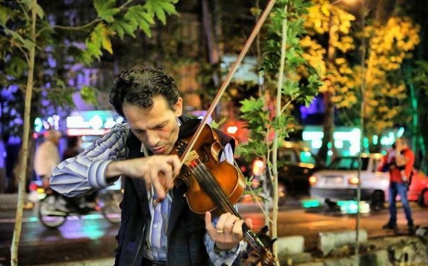 В центральных частях Баку разрешат выступления уличных артистов