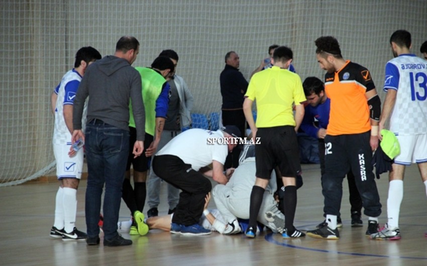 Azərbaycan çempionatının oyunu zamanı iranlı futzalçı huşunu itirib
