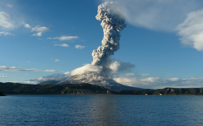 На острове Реюньон в Индийском океане началось извержение вулкана
