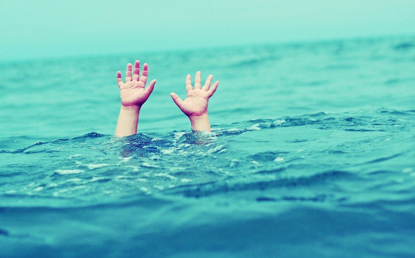 ​В Азербайджане утонула двухлетняя девочка
