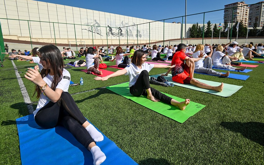 Indian embassy organizes public yoga session at Republican Velodrome in Baku