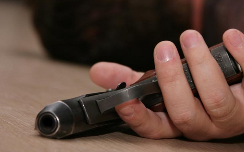 В Шеки в результате неосторожного обращения с оружием ранен молодой человек