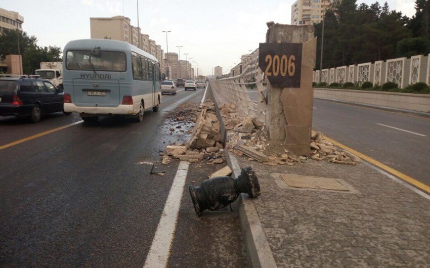 В Баку нанесен ущерб дорожному хозяйству в результате ДТП - ФОТО