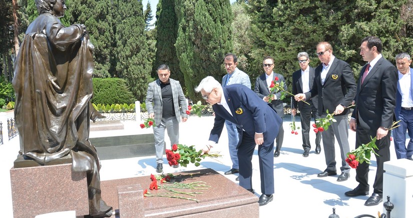 Dünya çempionatının nümayəndə heyəti Fəxri xiyabanı və Şəhidlər xiyabanını ziyarət edib