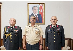 Azerbaijan’s Defense Minister receives new military attaché of Türkiye