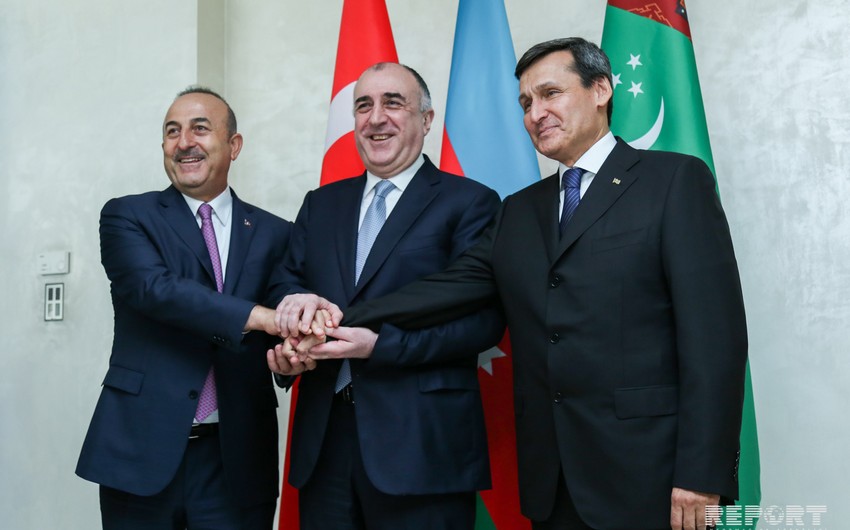 В Баку началась встреча глав МИД Азербайджана, Турции и Туркменистана