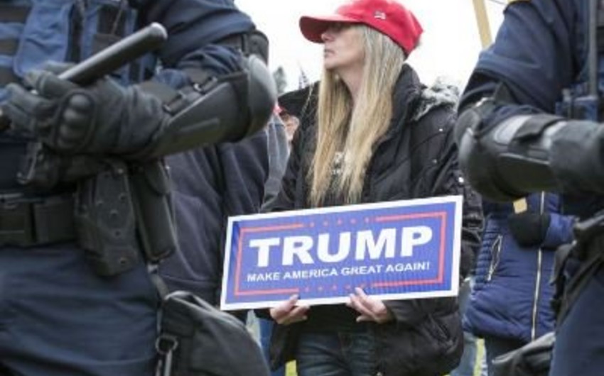 Сторонники и противники Трампа провели акции протеста в Вашингтоне