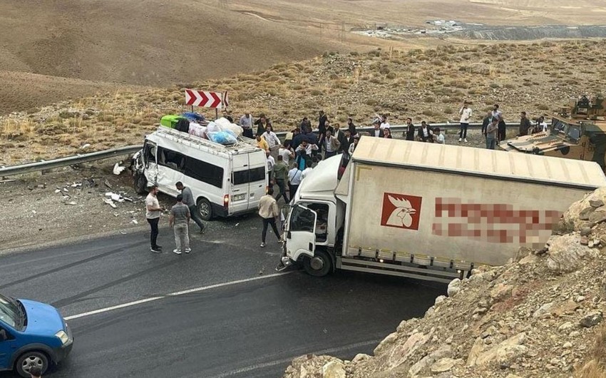 Türkiyədə ağır yol qəzası olub, ölən və yaralananlar var