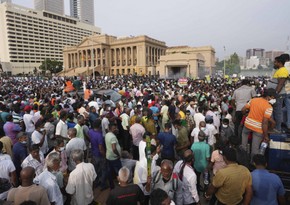 На Шри-Ланке полиция разогнала протестующих из-за экономического кризиса в стране