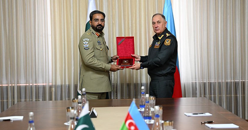 Azerbaijan, Pakistan hold discussion on military cooperation