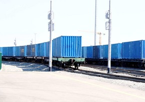 Первый контейнерный поезд из Узбекистана прибыл в порт Алят