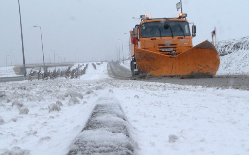 Azeravtoyol: Snow removal and sand sowing vehicles deployed in problematic areas” - VIDEO