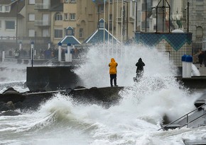 Великобритания готовится к самой сильной буре за 30 лет