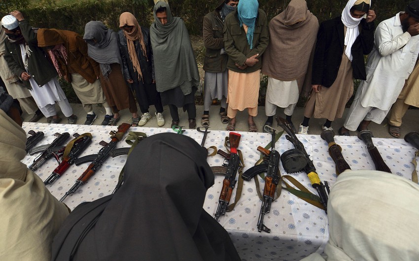 Taliban 1 900 nəfərə yaxın hərbçini ordu sıralarından azad edib