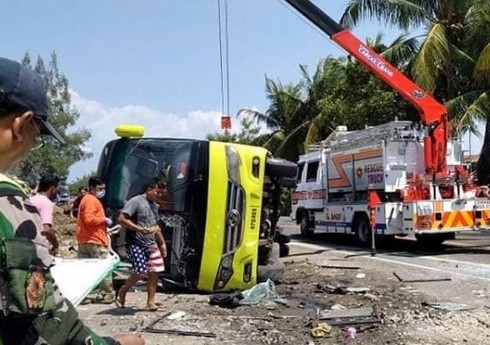 В ДТП с автобусом на Филиппинах погиб один, пострадали десятки человек