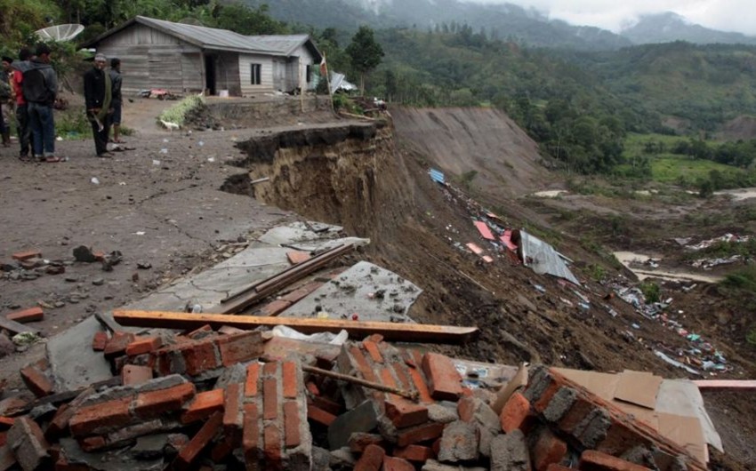 Landslides kill at least 10 in Indonesia