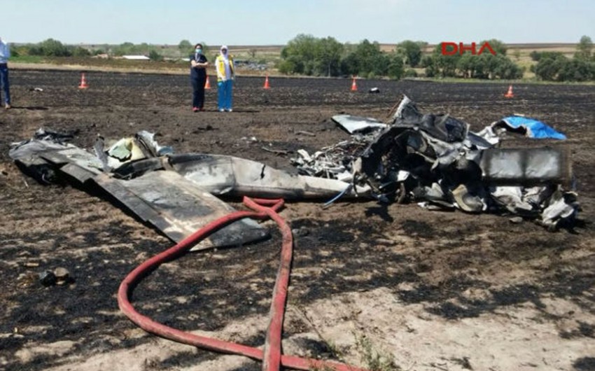 В Турции разбился учебный самолет, погибли два человека - ВИДЕО