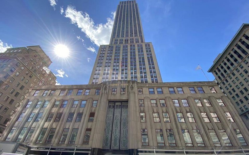 Самое высотное здание Нью-Йорк отмечает юбилей