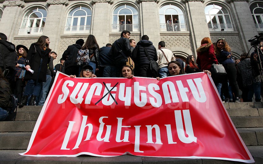 Armenian students start hunger strike
