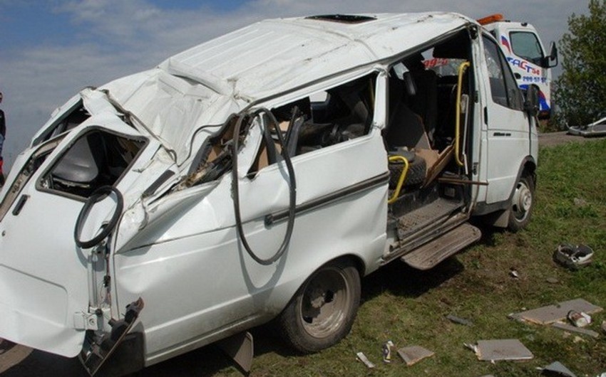 ​В Индии микроавтобус упал в пропасть, 14 человек погибли