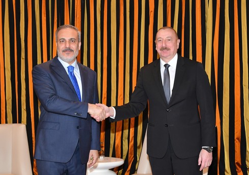 Президент Азербайджана встретился в Мюнхене с главой МИД Турции