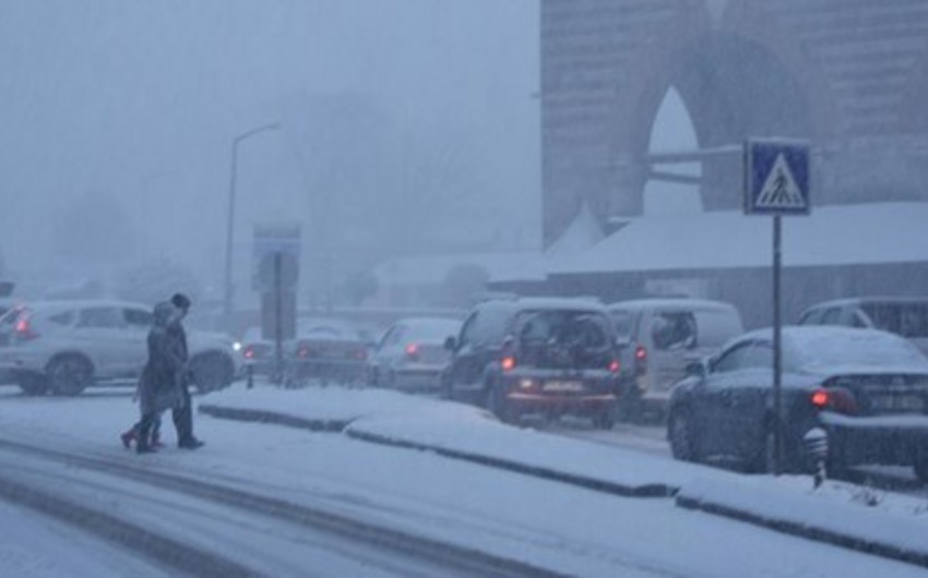 Сильный снегопад стал причиной закрытия школ в одной из провинций Турции